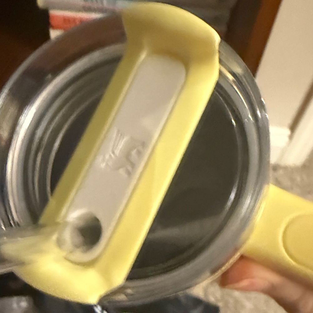 HTF Stanley Quencher H2.0 30 oz Tumbler in Bright Yellow (lemonade) - Picture 4 of 6